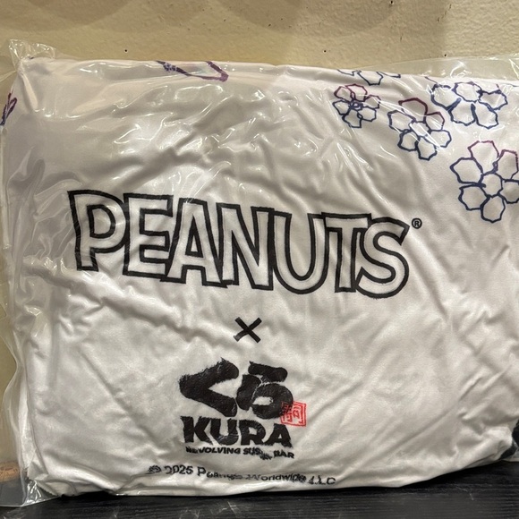 Peanuts x Kura Sushi White Graphic Blanket - Picture 1 of 2
